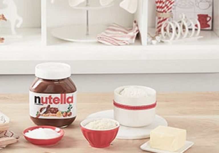 nutella a další ingredience připraveny na pečení