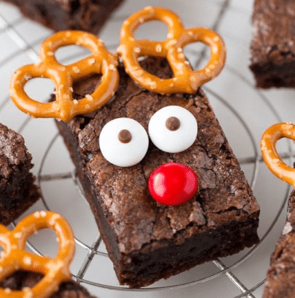 Vánoční čokoládové brownies ve tvaru soba recept.