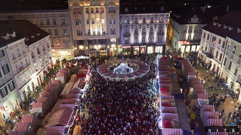 Na vánoční trhy v Trnave se také oplatí kvůli jejich výjimečnosti.