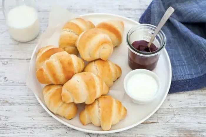 Tvarohové croissanty s marmeládou.