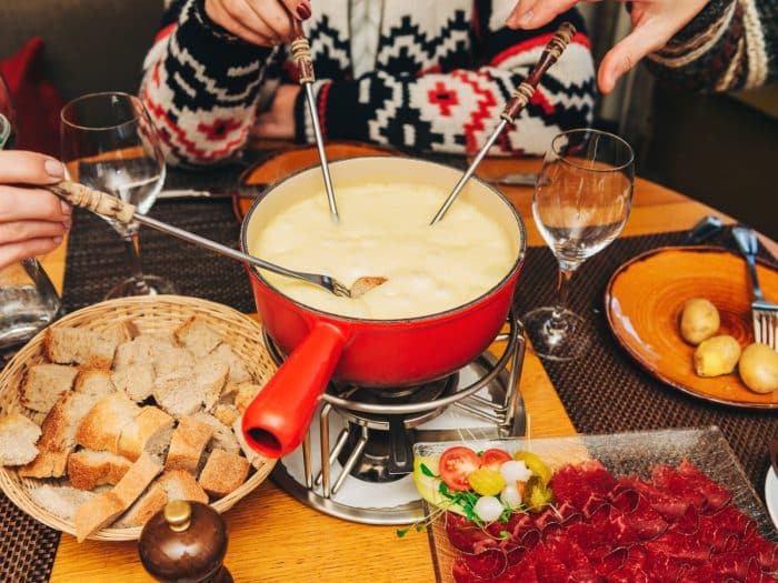 Švýcarské vánoční fondue.