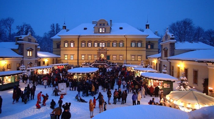 Adventní trhy na zámku Hellbrunn.