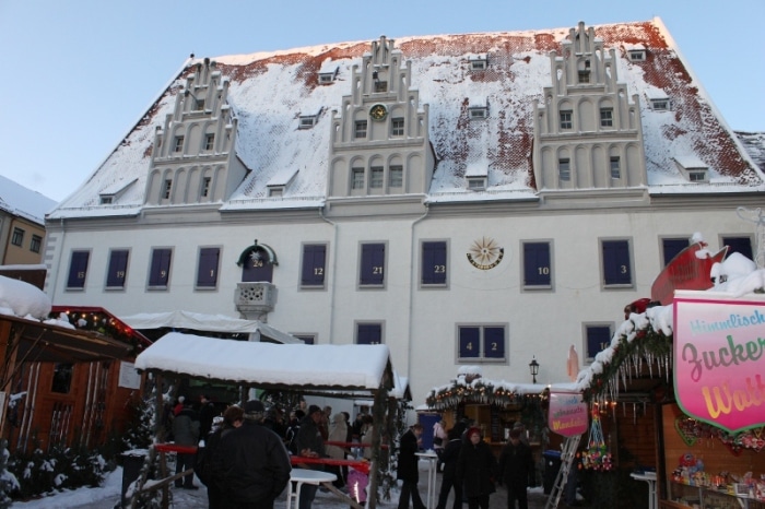 Adventní kalendář na radnici.