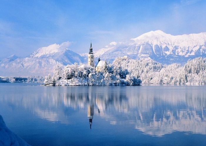  Church of the Virgin Mary in Bled near to the christmas market